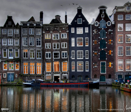 delacroix: Damrak - Amsterdam via MorBCN I miss Martha and Amsterdam today…