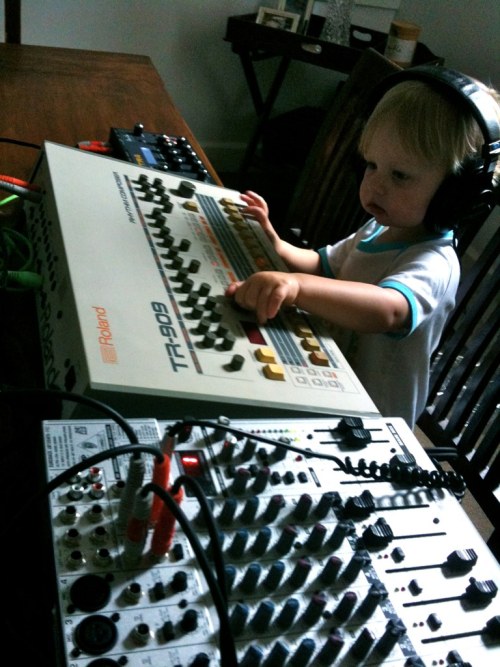 sunsunsunsawayaka:  subdub:  tbcl:  MATRIXSYNTH: future DJ 