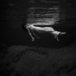 Lady in the Water by Toni Frissell for Harper&rsquo;s Bazaar, Weeki Wachee Spring, Florida, December 1947