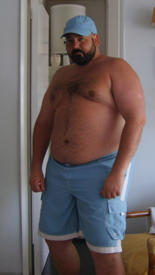 invadercub:  rbakesporn:  chubloverkub:  beargainers2:  ivanm02:  djshorty73:  homelandsea:  bearlandia:  djshorty73:  osomty:  bearmythology:  (via chubbies) Insanely cute big bear with matching shorts and cap.   (via osomty) hot  (via djshorty73)  (via