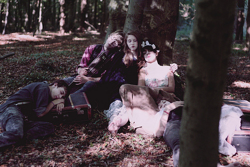 thedarlingchild:  hipsterssleeping:(via clapyourhands) 