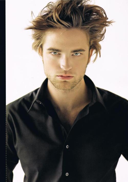 bubbleant:  streetlightsonfire:  kateyo:(via fuckyeahrobpattz)  See? He’s kind of decent looking when he’s out of his emo vampire makeup….  I must admit this is an attractive picture of him >.>