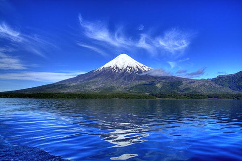 Osorno Volcano, Puerto Montt, Chile (via bridgepix) Volcán Osorno is a 2,652 m (8,701 feet) tall con