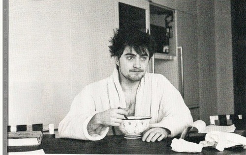 olhosderessaca:  paulavaleria:  blowmyfish:nikacakes:(via palahniukandchocolate) DANIEL JACOB RADCLIFFE, I BARELY RECOGNIZED YOU. I WANT YOU MORE THAN ANYTHIGN RIGHT NAO. OHMYGOD. [2]  