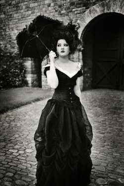 gothfashion:  the world is not enough. by