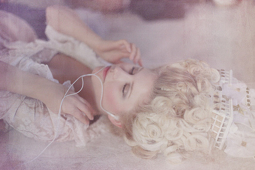 coldandpale:  aseriesofserendipities:  (via Caesar Sebastian)  