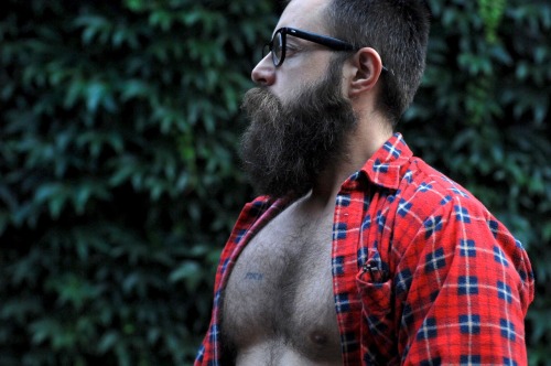 beardsandmore: (via beardsofmen, boyswithglasses)