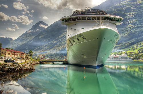 Olden, Nordfjord, Norway© R.Duran