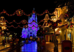 randomanimosity:  fuckyeahfacecharacters:  (via mickeyandminnie)  I am so jealous. &lt;_&lt; I want to go. =( So badly.  Then lets go!