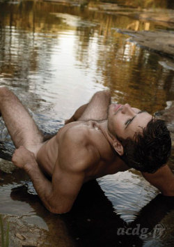 blatino:  human-art:  Dna-outback-13   &lt;3 water! The guy isn&rsquo;t bad either xD