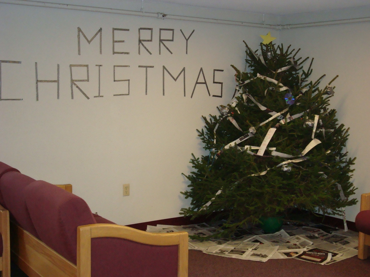 appledress:   So, I wake up this morning, and all of this is in the lounge. WATTTTT.