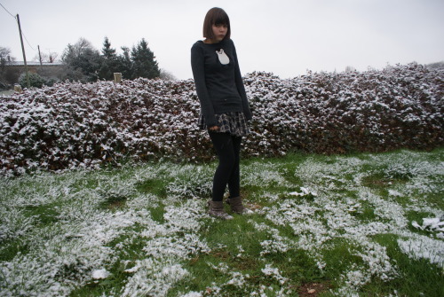 ahaha i look half frozen/half asleep because, well, i was. I woke up, bolted down some cereal and tea and was out of that door! It wasn’t much then but it’s snowing so hard now so there’s loads more!