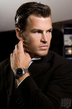 blatino:  via 1.bp.blogspot.com  Good Hair, nice facial hair, handsome and in a suit!!!