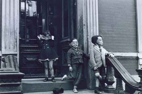 New York photo by Helen Levitt, ~1942