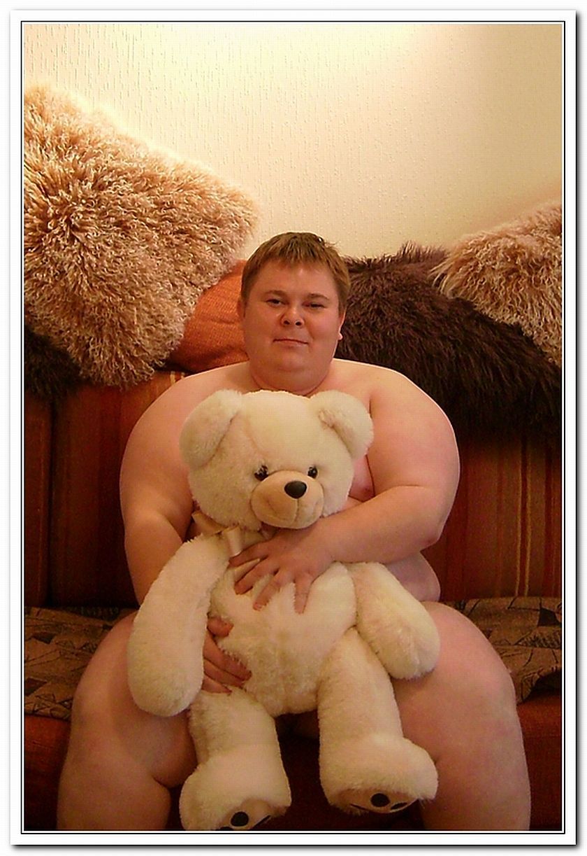 luvbigbelly:  numberwan9:  chubhub:  chubbyjay:  2 Teddys ! :-O  I see only one