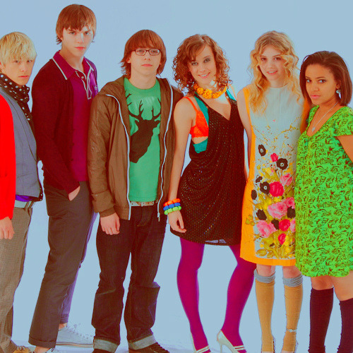 (via standinginthewaayofcontrolll) I fraking loveee this cast :)  I still have to