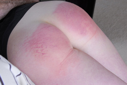 (via hersassymouthintolerant, spanking)
