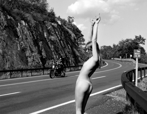 the hitchhiker photo by Hugh Lippevia: rushki