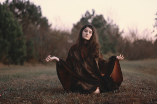 breathingvioletfog:  ericajoy-7070:  Seasons of the Witch Ingrid is such a GODDESS  
