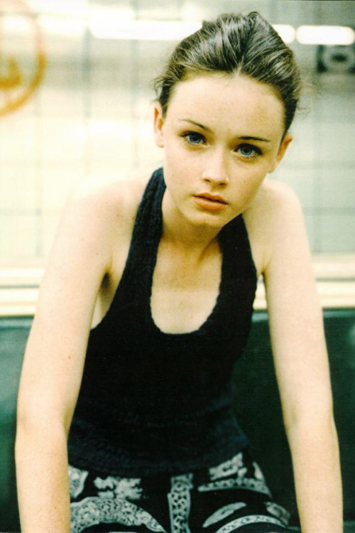 -lucid-dreamer-:  theindiehippie:  pintoraypoeta:  fuckyeahnicodemus:  warningdontreadthis:  Alexis Bledel  what a beautiful human being    