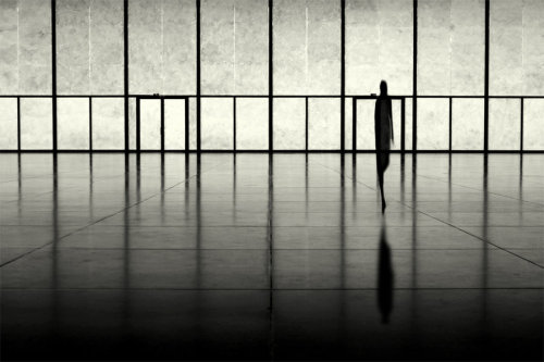 akindofwonderful: pdi:  The Visitor (by Anja Bührer)  (via black-and-white)