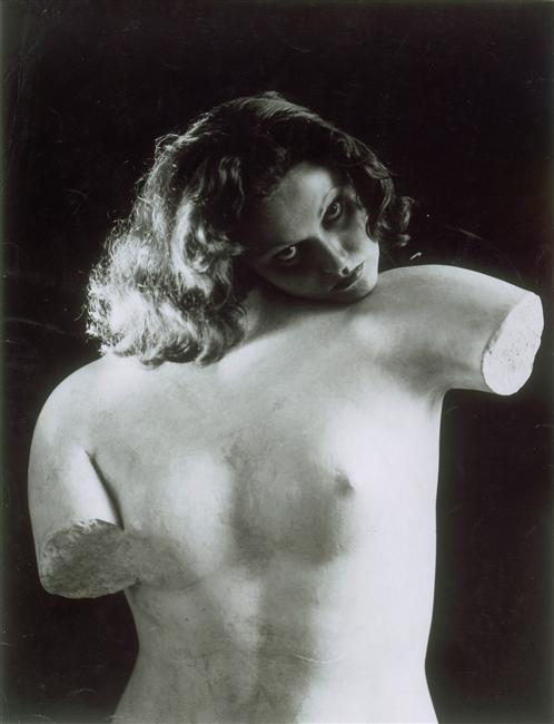 glamoramamama75: realbronxbetty:  f-whimsy: erwin blumenfeld, manina ou l’ame du torse, 1934  (via b