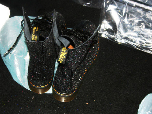 llllegal:  suicideunderground:  bewildandfree:secretdoor:thehorror:(via loquacious-)    shoe love shoe love shoe love