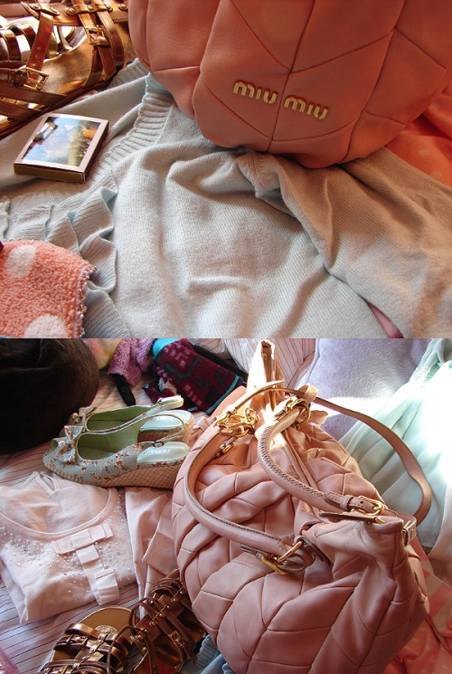 (via fuckyeahwhatsinyourbag)