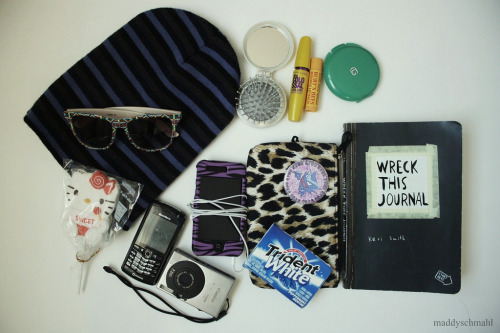 (via fuckyeahwhatsinyourbag)