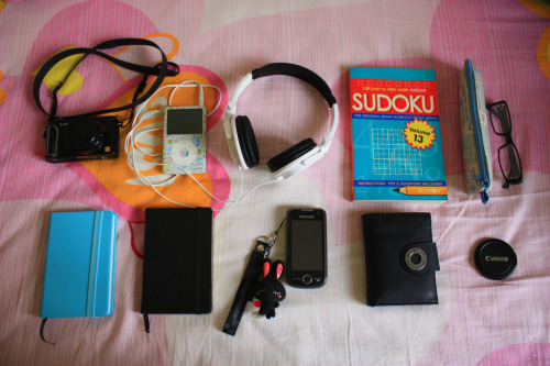 (via fuckyeahwhatsinyourbag)