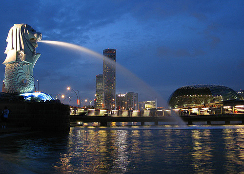 merlion the icon - singapore (via chillntravel)