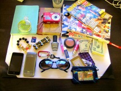 fuckyeahwhatsinyourbag:  Submitted by: Kairabcampos