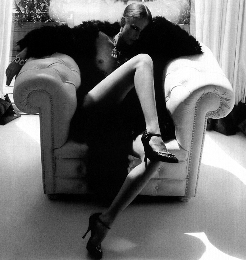 submissivegent:  I like it when a lady hides in the shadows.  (via beautywoman)