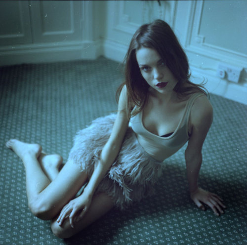 hannastrainstation:  killmetheking:  clavicula:  Caroline Bonarde Ucci   
