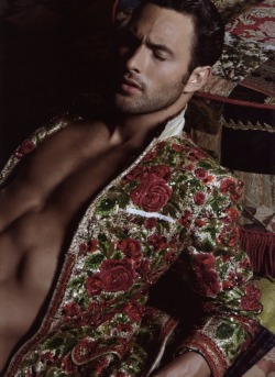 blatino:  Noah Mills for l’officiel hommes