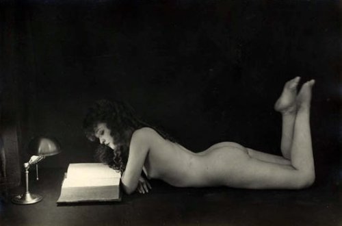 Porn vintageladies:  1916 - Photo by Albert Arthur photos