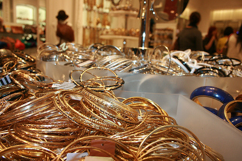 (via hittheturbobass, forever21)  Argh!! Favourite accessories~