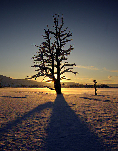 Loch Mallachie covered in snow (via freeskiing)