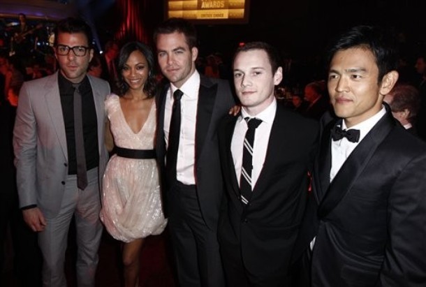 fuckyeahzoesaldana:   Zoe &amp; the boys   Hee &lt;3