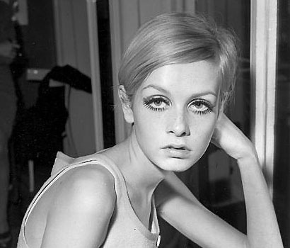 lafinparfaite:  lovelybluepony:  via(lafemmecatherine)   Exactly how I have my eye make-up on right now, I love Twiggy so much <3 :)   twiggy eye makeup is my favourite!