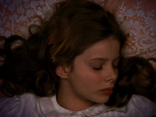 breathingvioletfog:  butterflyflutterbygoodbye:  lovelybluepony:  via(hush & whisper) peter pan   