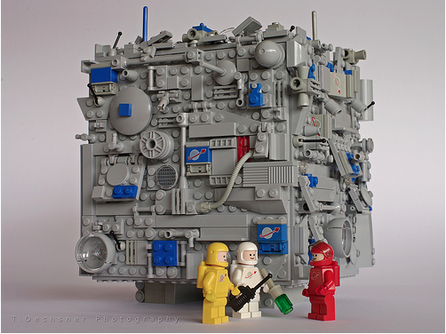 cocokashi-co:  classics:  ak47:  seiichirou:  legoexpress:  LEGO Borg (via hewhocannotbenamed)(via