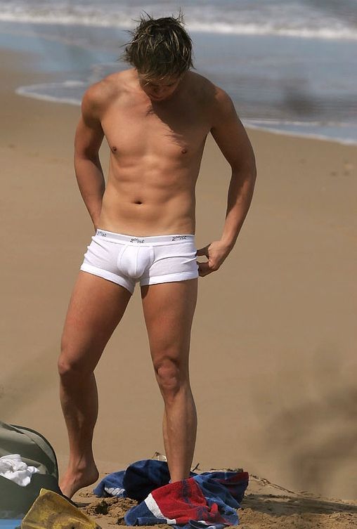fckyeahgayporn:  bigbulges:  cyberczar:  tgrade5:  Shannon Boh on the beach    
