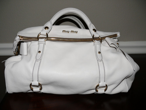 (via fuckyeahwhatsinyourbag)
