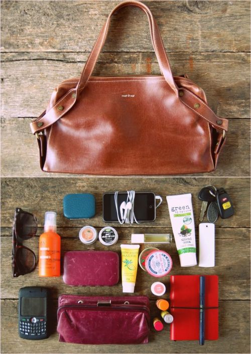 (via fuckyeahwhatsinyourbag)