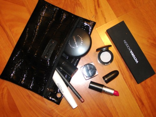 fuckyeahwhatsinyourbag:  Submitted by: Vkongvongsa