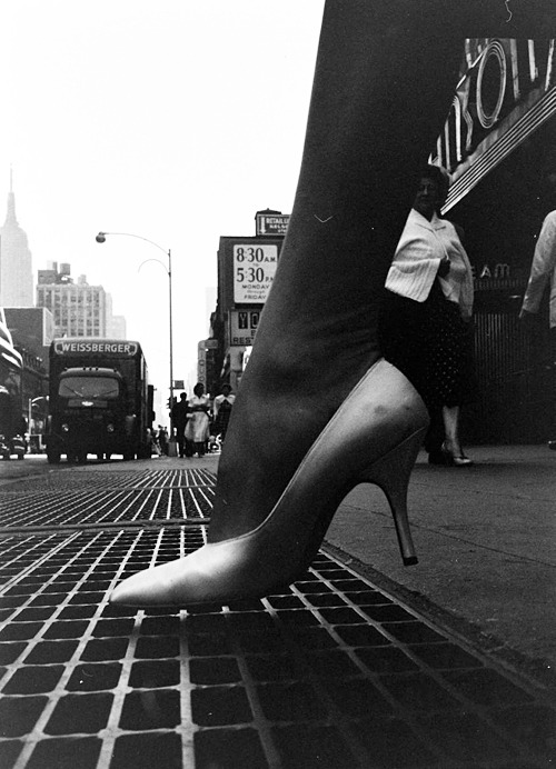 fuckyeahvintage-retro:  nevver:  Stiletto City, 1960  