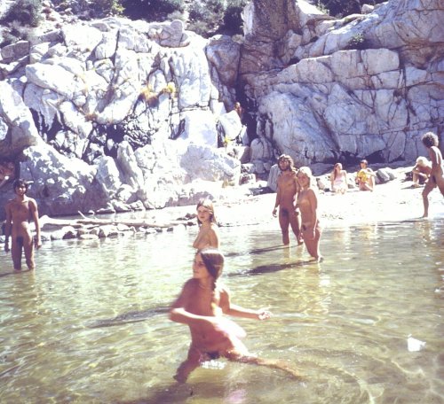 almshouse:  toniqinot:  ayearoferewhon:  Well, yes, always a reblog. One of celtfire’s classic photos of Deep Creek hot springs back in spring 1970.  Onceuponatime, 44 years ago!(via )