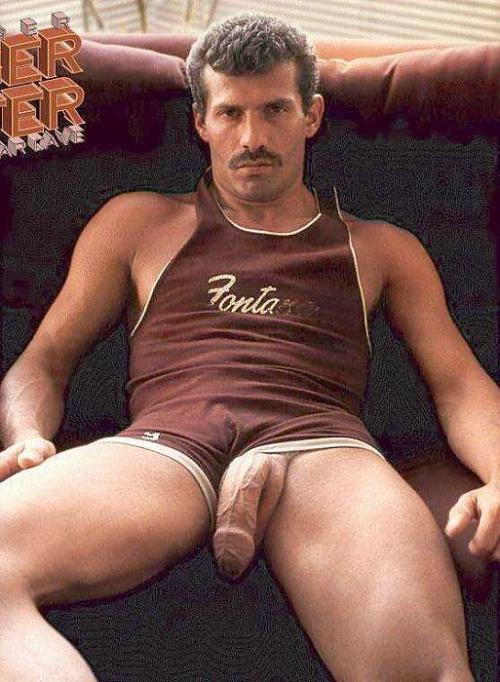 the-hot-daddy-lover: (via superhairydaddy, superhairydaddy, 3rdguywanted)(via the-hot-daddy-lover)