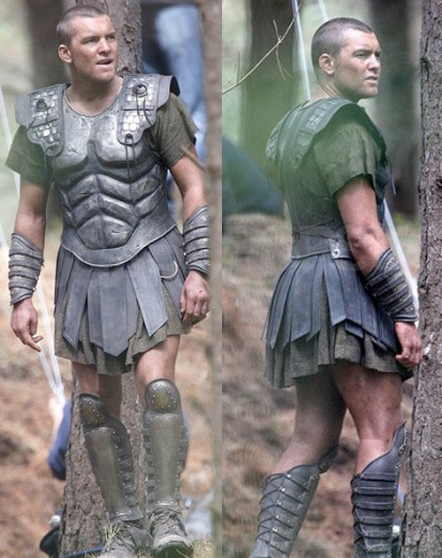 venji:  sisterspock:  jazzyclaws:atomicblonde:amandahugandkiss: on the set of Clash of the Titans (2010)   Oh I just can’t wait!